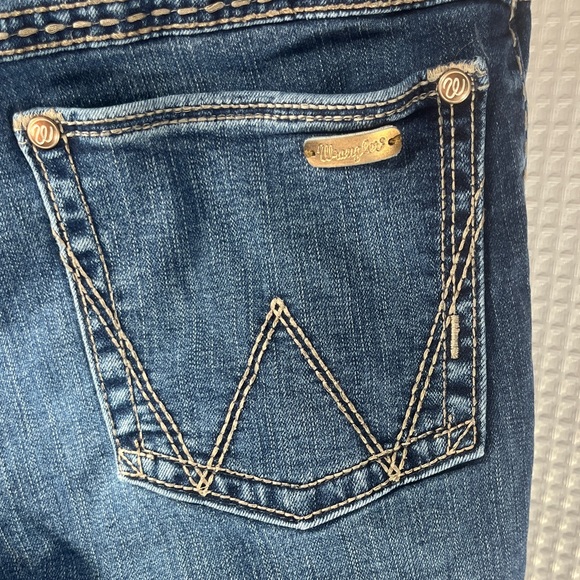 Wrangler Women's Boot Cut Blue Jeans- size 3/4 X 32 - Picture 7 of 12